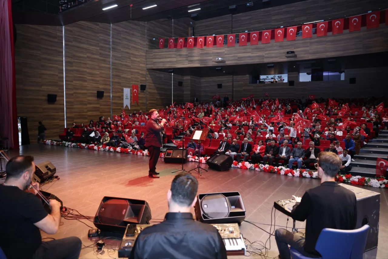 Çayırova Belediyesi’nin dün gerçekleştirdiği 29 Ekim Cumhuriyet Bayramı konseri büyük