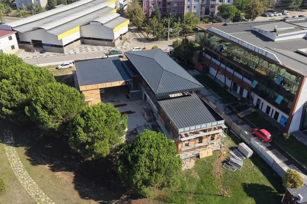 Çayırova Belediye Başkanı Bünyamin Çiftçi, Cumhuriyet mahallesinde inşaatı devam eden