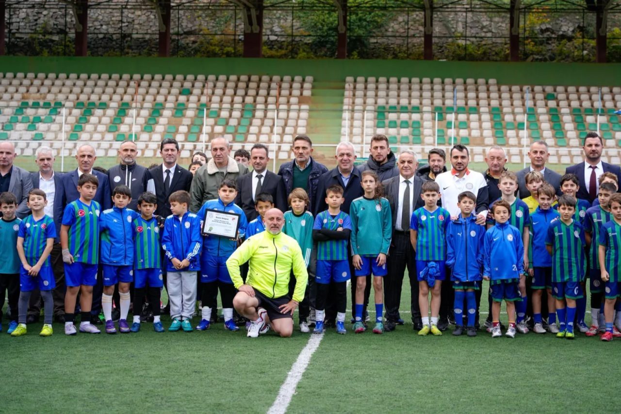 Artvin Belediye Başkanı Bilgehan Erdem, Çaykur Rizespor Futbol Okulları tarafından