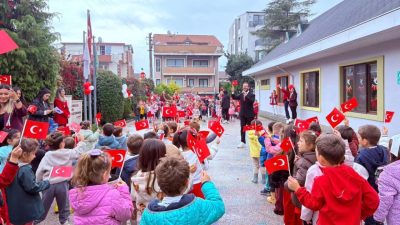 Çağdaş Eğitim Kooperatifi (ÇEK) ailesi, Cumhuriyet’in 103. kuruluş yıl dönümünü