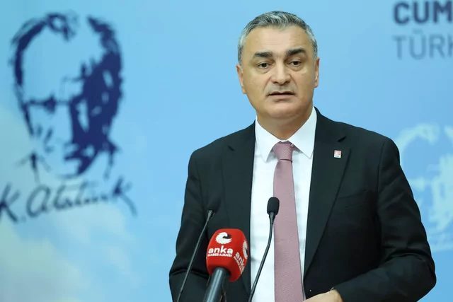 CHP Parti Sözcüsü Müslim Sarı, fon skandalından belediyelere yönelik operasyonlara