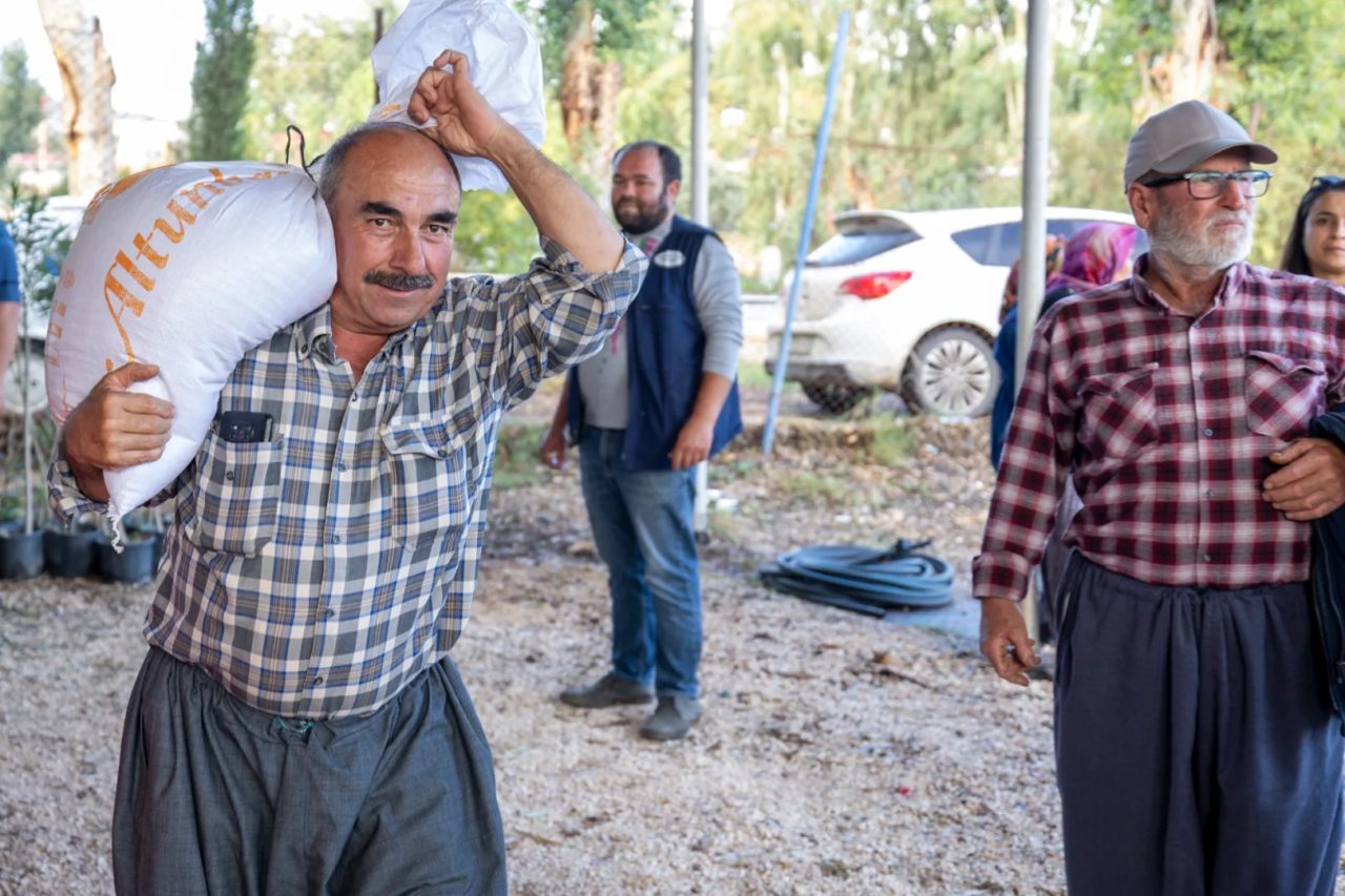 Mersin Büyükşehir Belediyesi Tarımsal Hizmetler Dairesi Başkanlığı tarafından kent genelinde