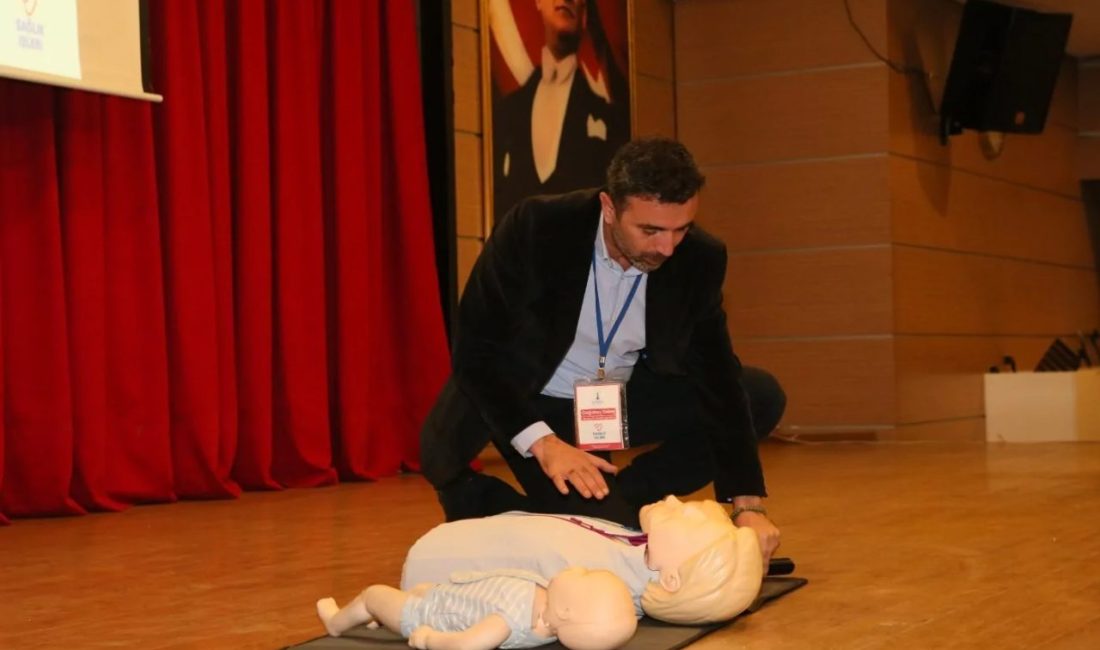 İzmir'de Çiğli Belediyesi, toplumda ilk yardım bilincini artırmak ve acil
