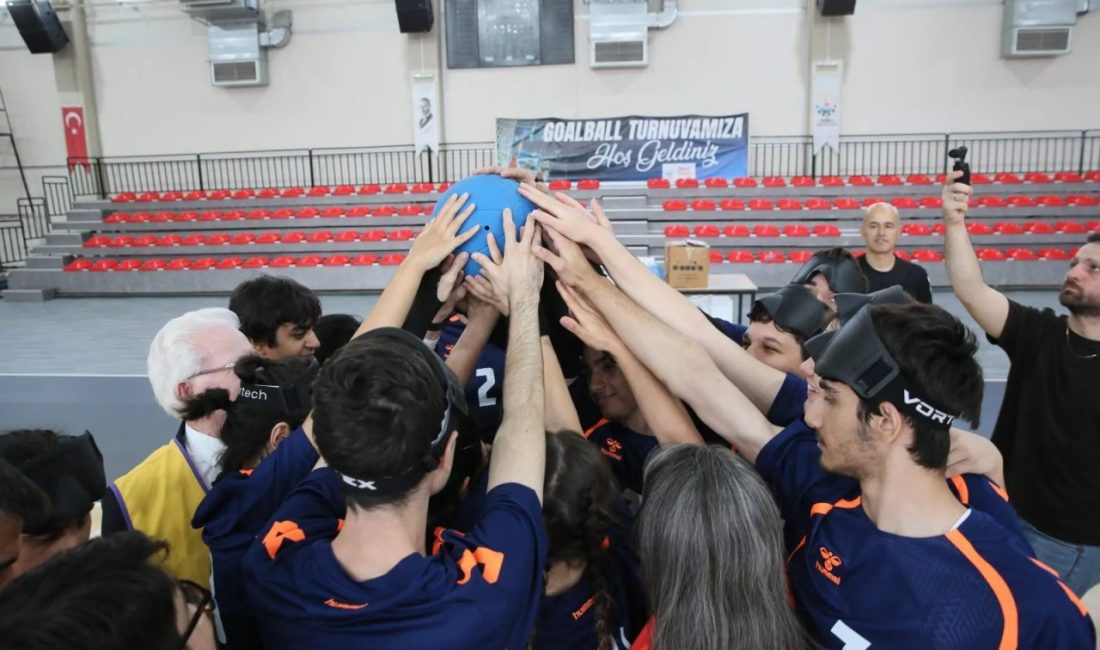 Çiğli Belediyesi Atatürk Kapalı Spor Salonu’nda gerçekleştirilen Goalball Turnuvası’nda görme