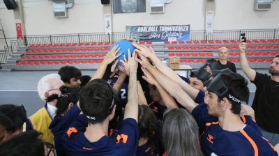 Çiğli Belediyesi Atatürk Kapalı Spor Salonu’nda gerçekleştirilen Goalball Turnuvası’nda görme