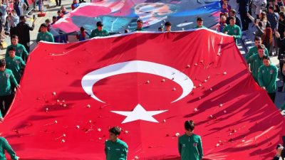 Manisa Büyükşehir Belediyesi, Cumhuriyetin 103. yıl dönümünü kent genelinde düzenleyeceği
