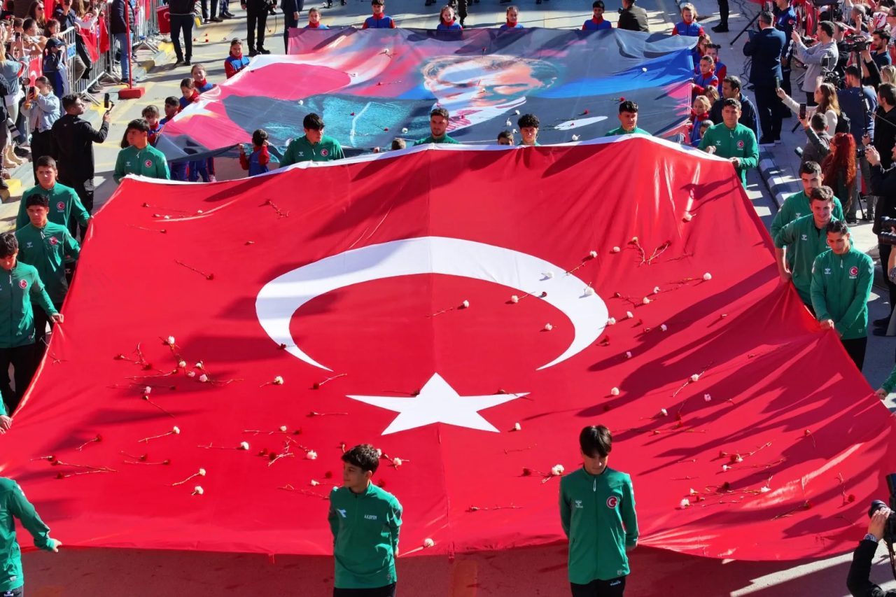 Manisa Büyükşehir Belediyesi, Cumhuriyetin 103. yıl dönümünü kent genelinde düzenleyeceği