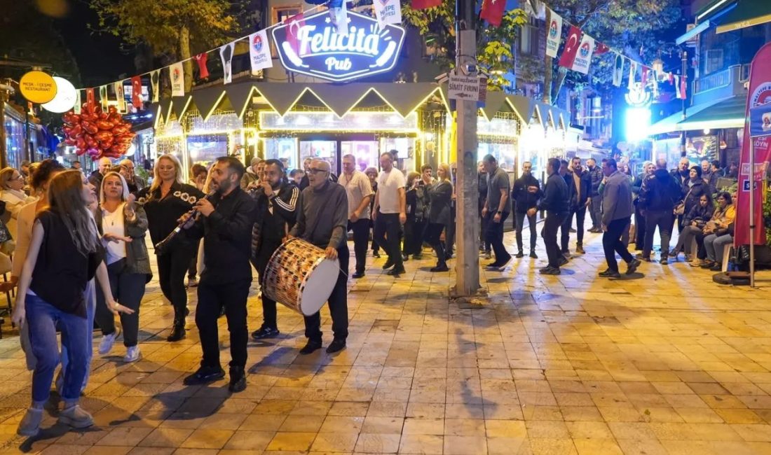 Maltepe Belediyesi ve Maltepe Rumeli Mübadilleri iş birliğiyle düzenlenen Cumhuriyet