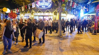 Maltepe Belediyesi ve Maltepe Rumeli Mübadilleri iş birliğiyle düzenlenen Cumhuriyet