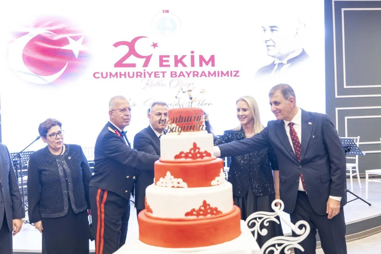 29 Ekim Cumhuriyet Bayramı kutlamaları kapsamında İzmir Büyükşehir Belediye Başkanı