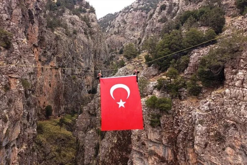 Denizli Büyükşehir Belediyesi Arama Kurtarma (DEBAK) ekibi, Acıpayam Kanyonu’nda düzenlediği