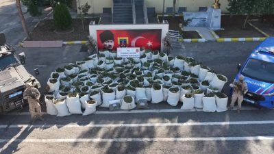 İçişleri Bakanlığı, Diyarbakır'da "Uyuşturucu Madde İmalatçısı Zehir Tacirlerine" yönelik Jandarmamız