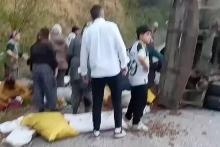 Düzce’nin Çilimli ilçesinde fındık işçilerini taşıyan traktörün devrilmesi sonucu 11