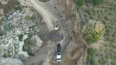 Düzce’nin Çilimli ilçesinde sanayi atıklarını kaçak şekilde döktüğü belirlenen şüphelilere
