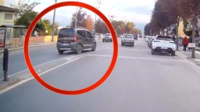 Düzce'de bir petrol istasyonundan çıkan hafif ticari araç, ters yöne