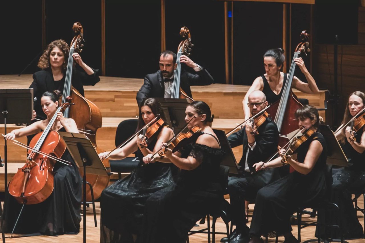 İzmir Oda Orkestrası, dünyaca ünlü Türk besteci ve piyanist Fazıl
