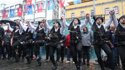 Trabzon Büyükşehir Belediyesi tarafından düzenlenen Trabzon Gastronomi Festivali öncesinde kortej