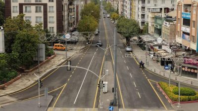 Gaziantep Büyükşehir Belediyesi, kentin en yoğun ulaşım akslarından Üniversite Bulvarı