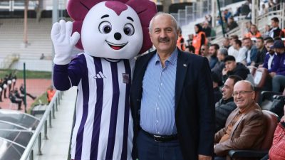 Gebzespor, sahasında konuk ettiği Soma Spor’u 4-1 gibi farklı bir