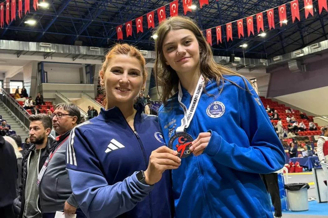 Kağıtspor’un genç taekwondocusu Ceylinnaz Durmaz, Ordu’da düzenlenen Ümitler Türkiye Taekwondo