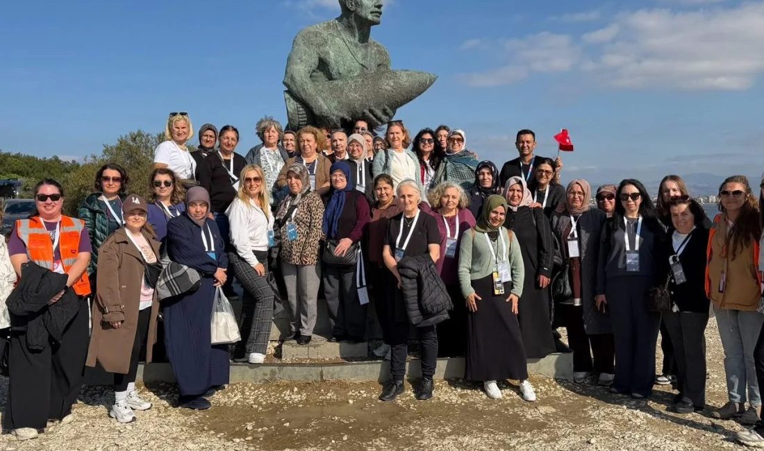İzmir Büyükşehir Belediyesi, gençleri doğayla, kadınları tarihle buluşturdu. Cumhuriyet Bayramı