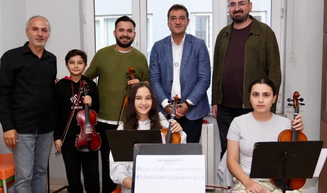 Giresun Belediyesi Konservatuvarı’nda yeni eğitim dönemi başladı. Farklı yaş gruplarından