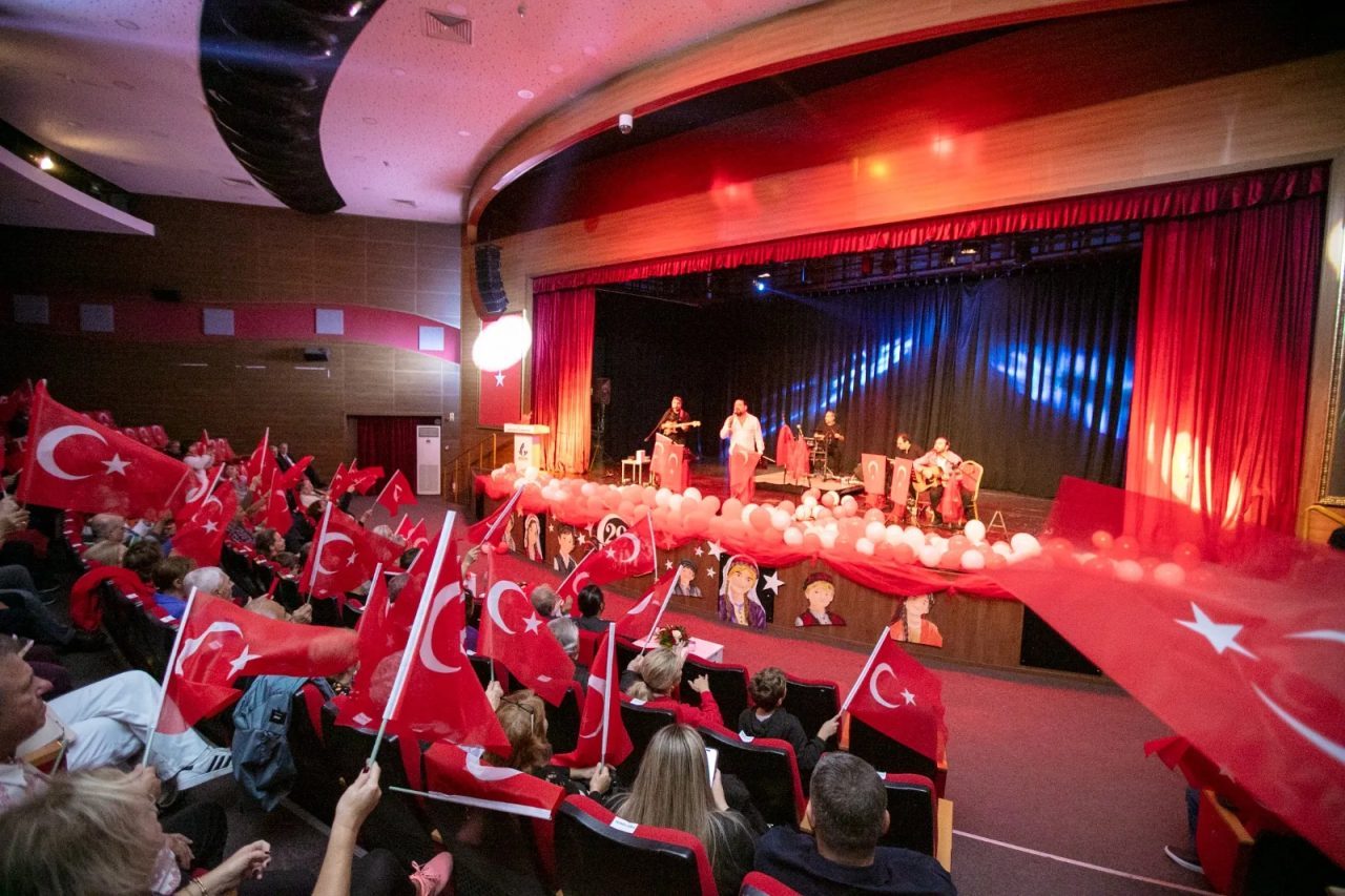 Güzelbahçe’de 29 Ekim Cumhuriyet Bayramı’nın 103. yıl dönümü, gün boyunca