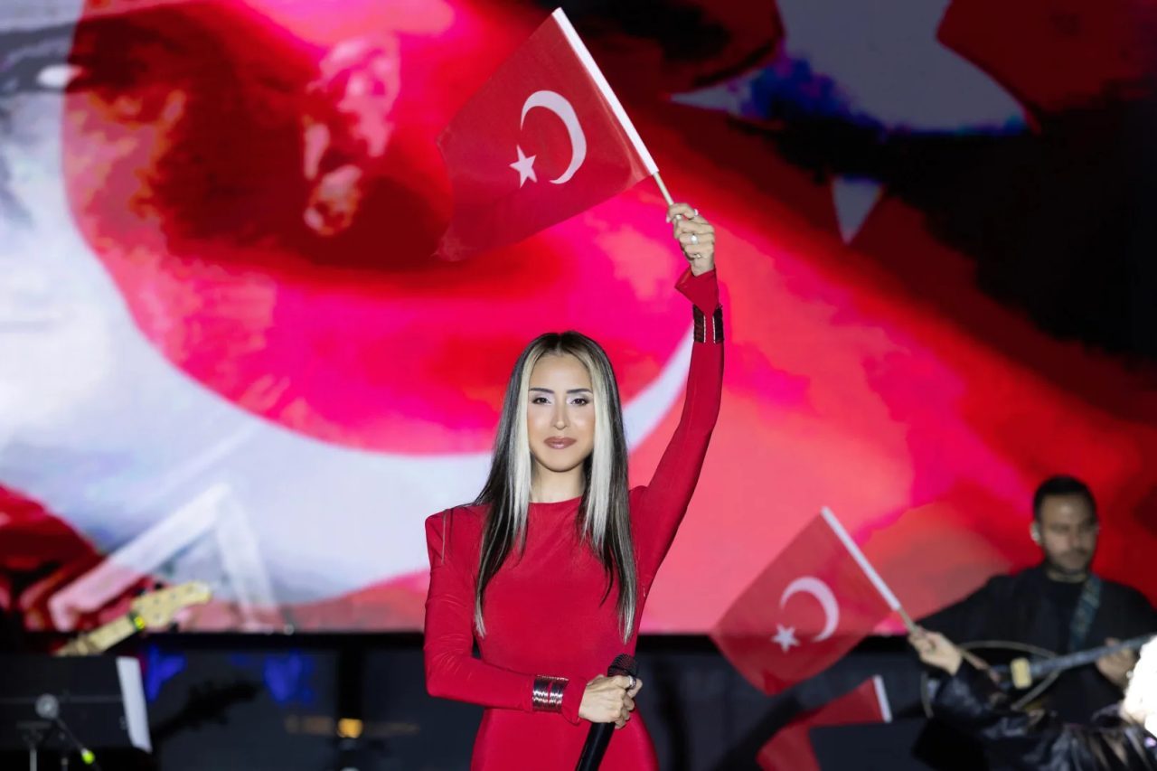 Hande Ünsal, Cumhuriyet'in 103. yılını iki konserle kutladı. 29 Ekim