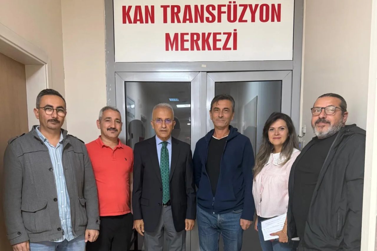 Hürriyetçi Sağlık Sen Genel Başkan Yardımcısı Ömer Çeker, kan bankası