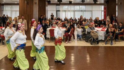 İzmir Büyükşehir Belediyesi Zübeyde Hanım Huzurevi’nde 29 Ekim Cumhuriyet Bayramı