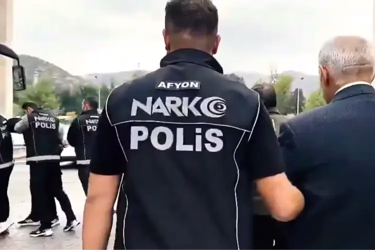 İçişleri Bakanlığı, son 10 günde düzenlenen operasyonlarda 1.297 şüphelinin yakalandığını,