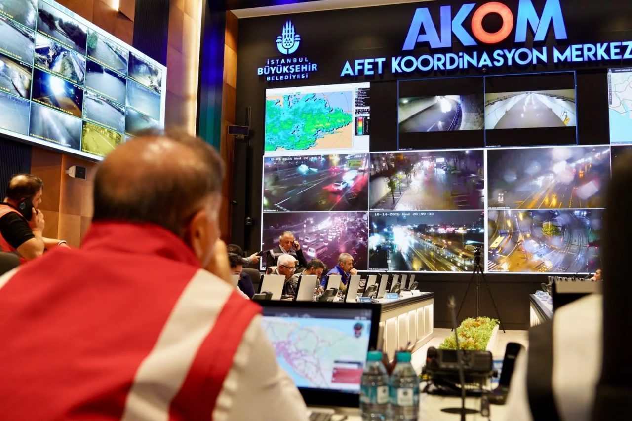 İstanbul Büyükşehir Belediye Başkan Vekili Nuri Aslan, 2 kişinin hayatını