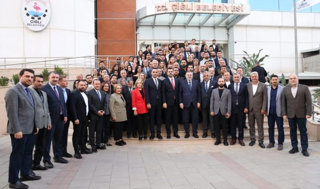 AK Parti Genel Sekreteri ve İzmir Milletvekili Eyyüp Kadir İnan,