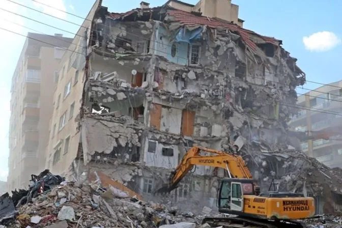 30 Ekim 2020’deki depremin unutulmadığını belirten  Hüseyin Aslan, “Uydu