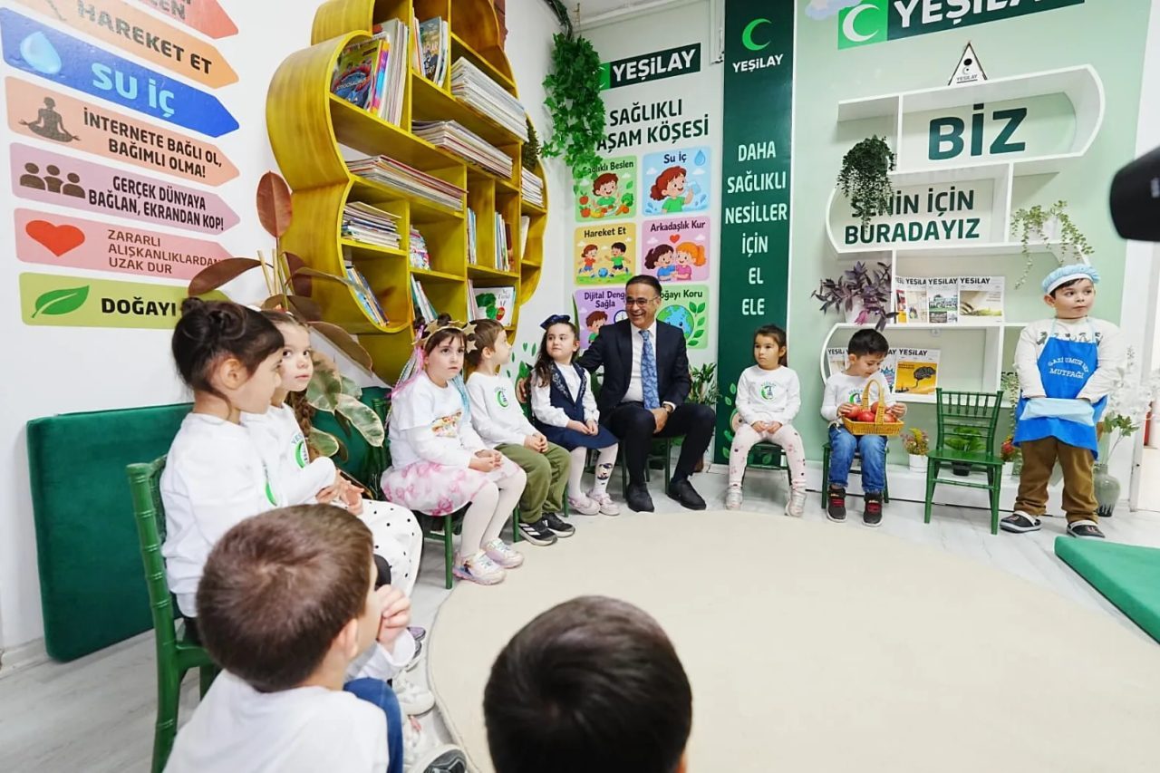 İzmir’de öğrencilerin sağlıklı yaşam alışkanlıkları kazanmalarını ve bağımlılıklara karşı erken