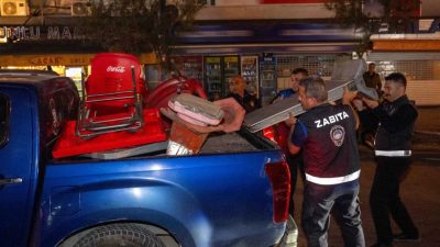 İzmir Bornova Belediyesi zabıta ekipleri, fırın ve kaldırım işgallerine yönelik