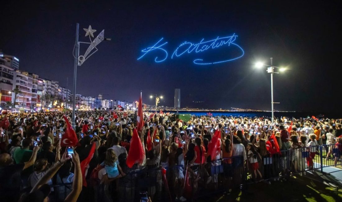 İzmir Büyükşehir Belediyesi, Cumhuriyet’in 103’üncü yıl dönümünü görkemli etkinliklerle kutlamaya