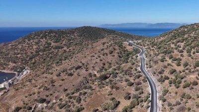 İzmir Büyükşehir Belediyesi, kuzey ilçelerinde yol yenileme çalışmalarını sürdürüyor. Bergama’da