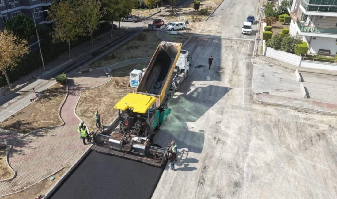 İzmir Büyükşehir Belediyesi ekipleri trafik yoğunluğunun fazla olduğu Çiğli’nin Ataşehir