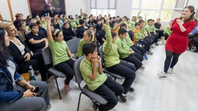 İzmir Büyükşehir Belediyesi, iklim ve çevre bilincini çocuklarla büyütüyor. Geçen