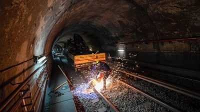 İzmir Büyükşehir Belediyesi, metro hattında güvenli ve kesintisiz ulaşımı sağlamak