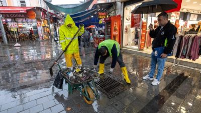 İzmir Büyükşehir Belediyesi İZSU Genel Müdürlüğü, kent genelinde etkili olan