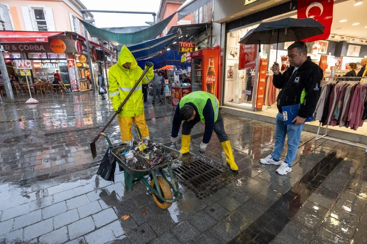 İzmir Büyükşehir Belediyesi İZSU Genel Müdürlüğü, kent genelinde etkili olan