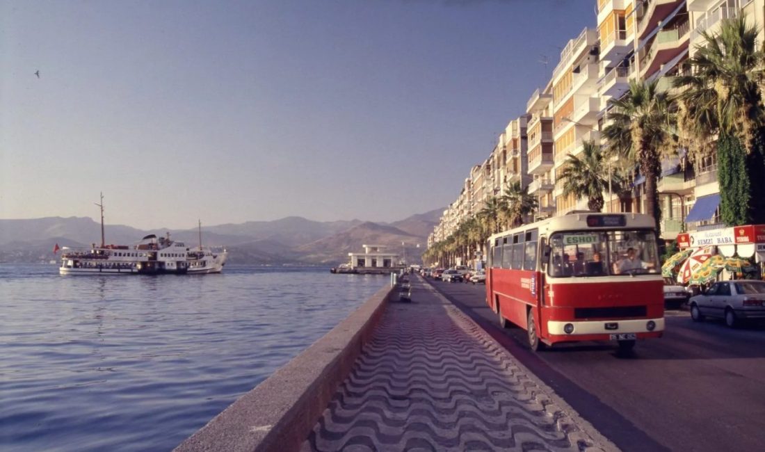 İzmir Büyükşehir Belediyesi, fotoğraf sanatçısı Yusuf Tuvi’nin yarım asırlık İzmir