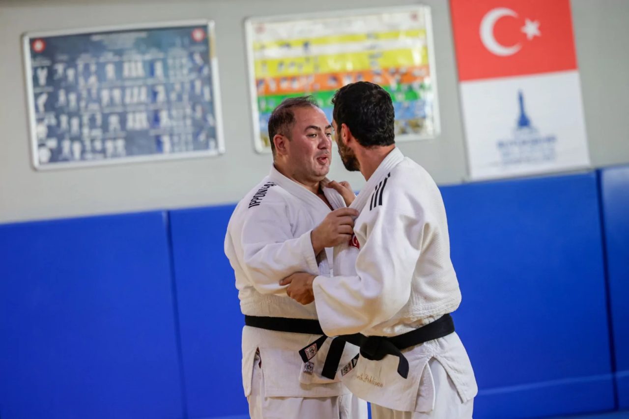 İzmir Büyükşehir Belediyesi Spor Kulübü'nün görme engelli milli judocusu Gökhan