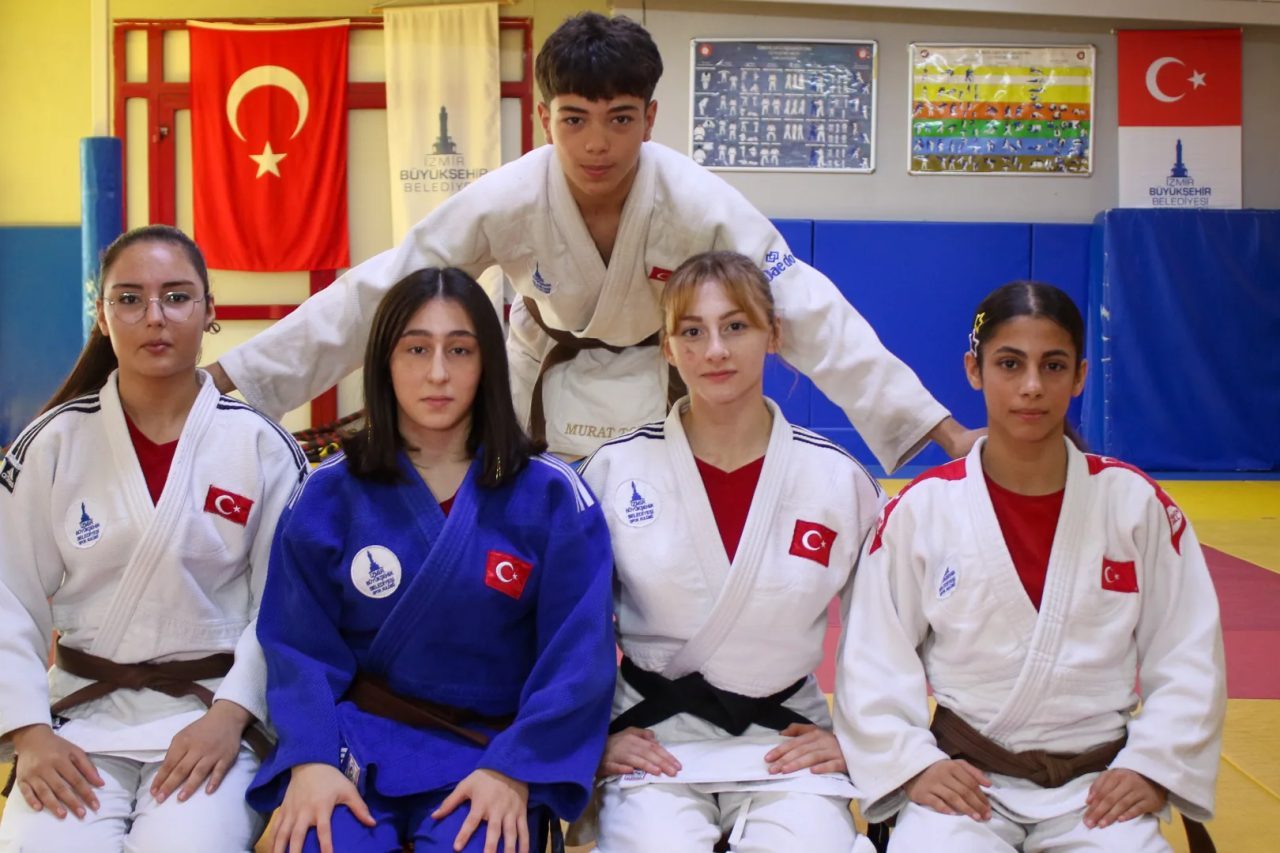 Yıldızlar Balkan Judo Şampiyonası’nda Türkiye’nin takım şampiyonluğuna katkı sağlayan İzmir