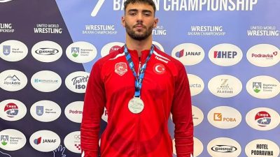 İzmir Büyükşehir Belediyesi Spor Kulübü güreşçisi Muhammed Emin Uyumaz, U20