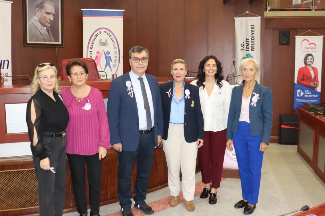 İzmit Belediyesi, Meme Kanseri Farkındalık Ayı kapsamında düzenlediği seminerle erken