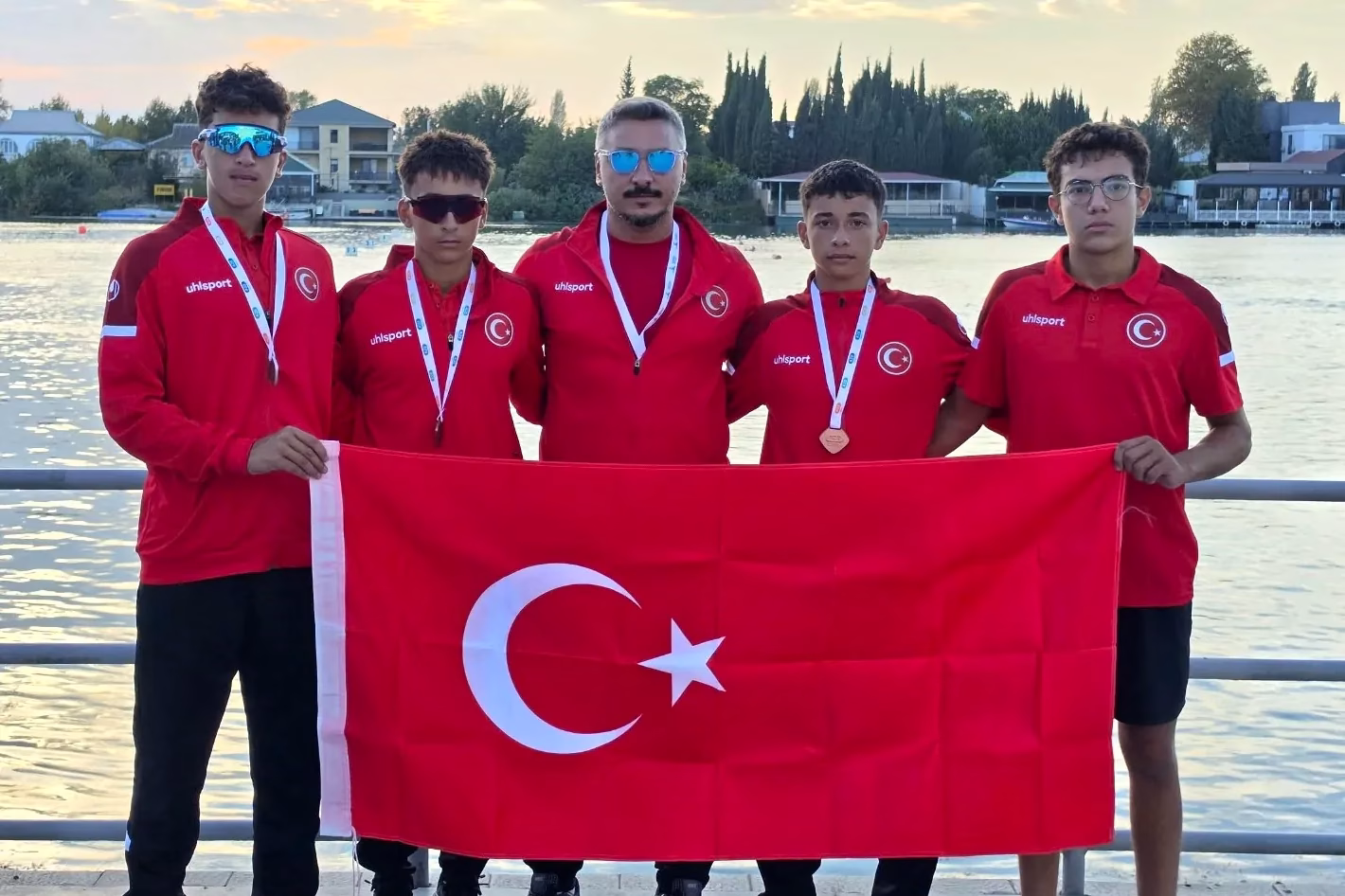 Sakarya Büyükşehir Belediyesi Spor Kulübü sporcuları, kano, güreş ve atletizm