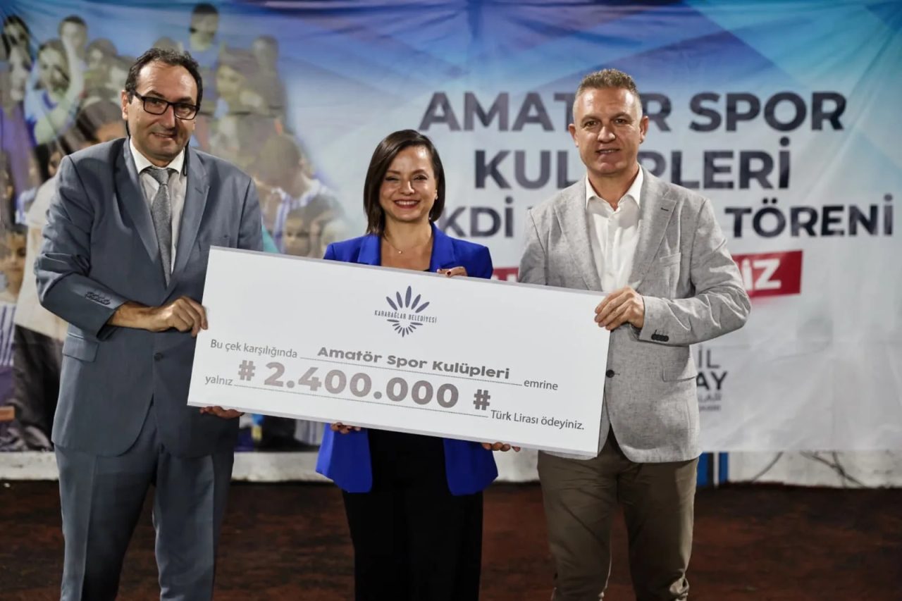 İzmir'de Karabağlar Belediyesi, her yıl düzenli olarak sürdürdüğü amatör spor